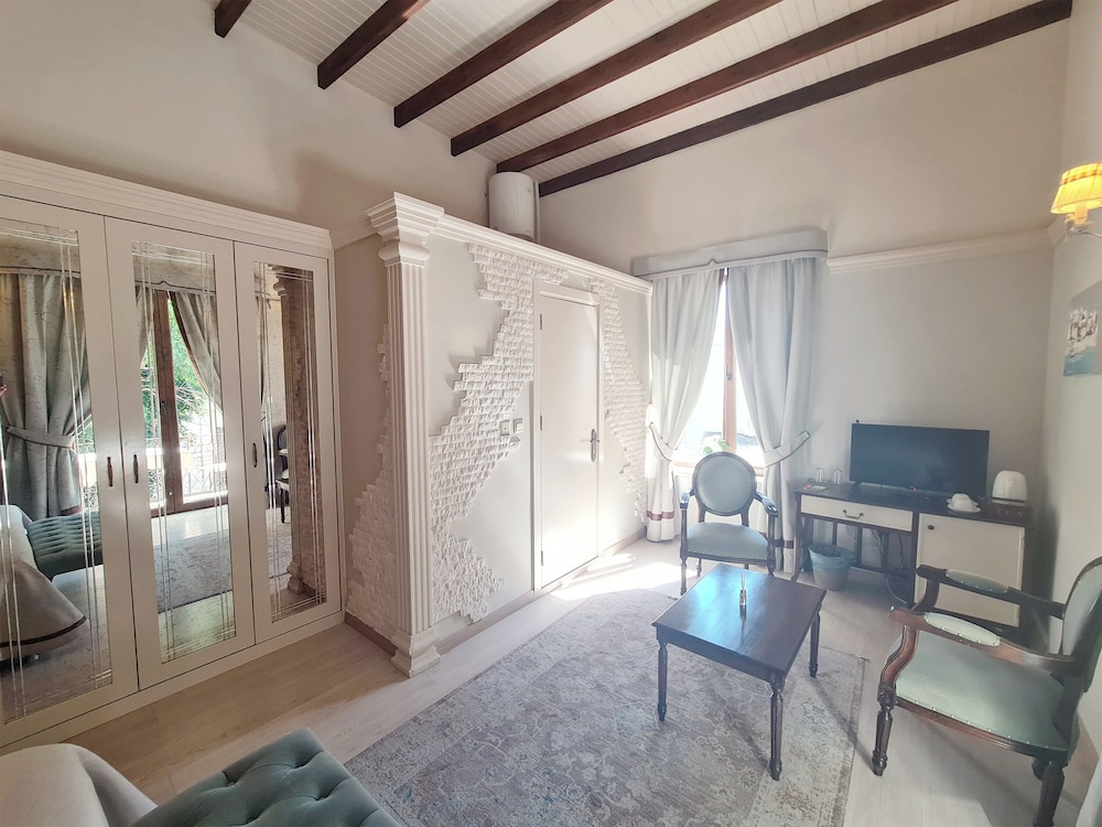 DE LUX 2+1 Room 4 with Balkon photo 3