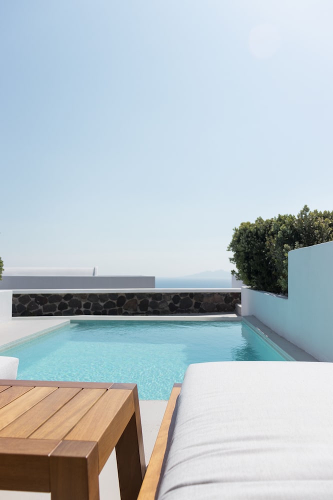 Pool Suite with Sea view - Photo 12
