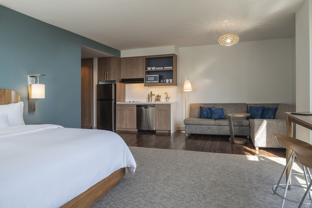 Suite, 1 Bedroom photo 2