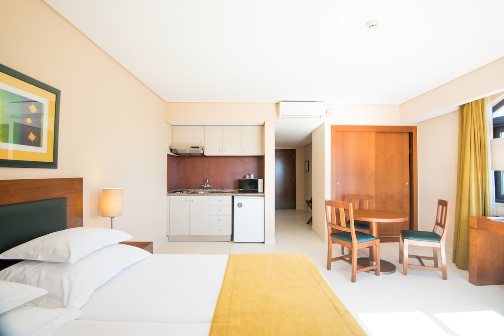 Twin Room, Sea View (3 Adults) - Photo 5