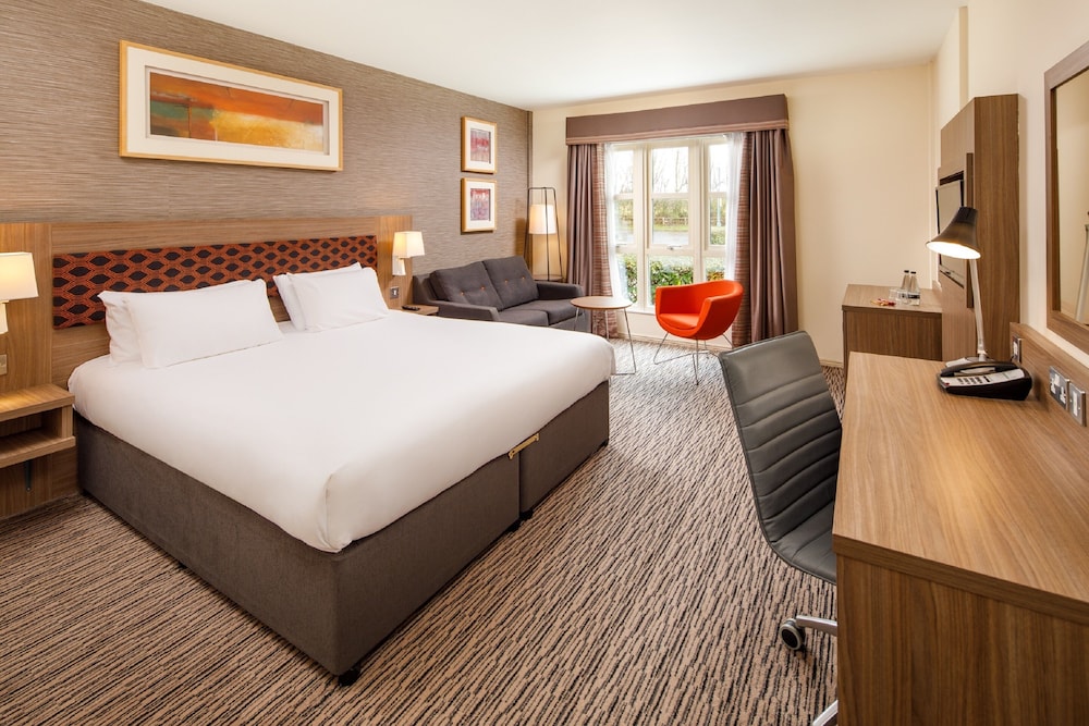 Standard Room, 1 King Bed with Sofa bed - Photo 1