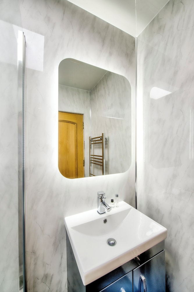 Standard Twin Room - Photo 6