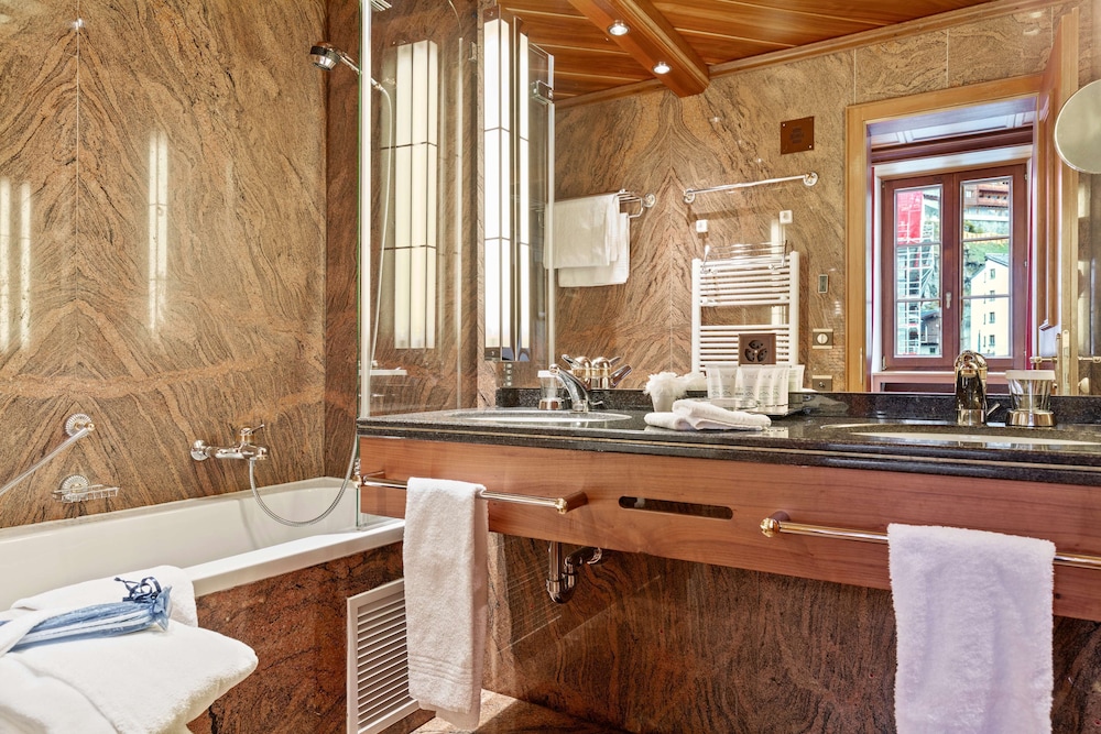 Suite, 1 Bedroom, Corner (Matterhorn View) - Photo 9