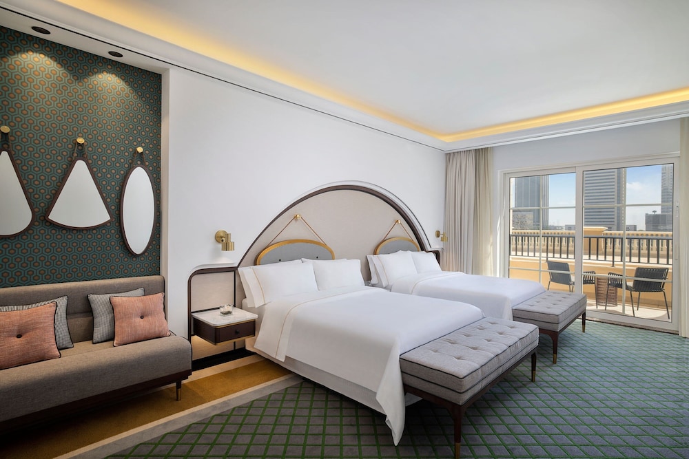 Westin Club Skyline View, 2 Queens with Balcony, Breakfast, Happy Hour, Afternoon Tea, Club Lounge - Photo 3