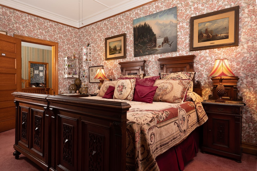 Deluxe Room, 1 King Bed, Private Bathroom photo 1