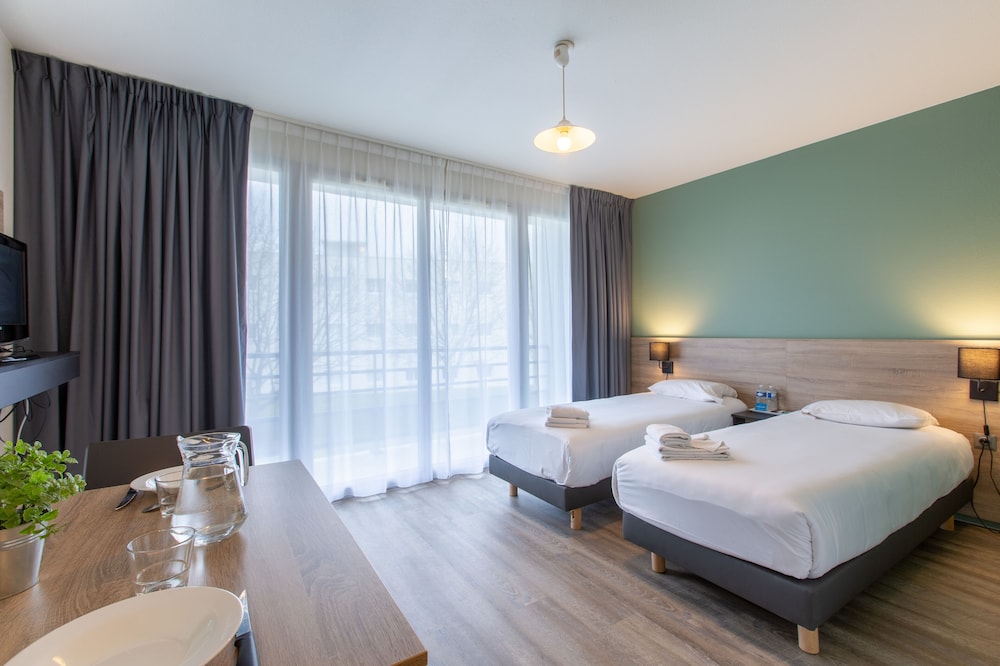Standard Room, 2 Twin Beds, Non Smoking - Photo 6