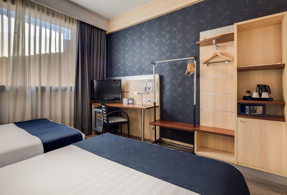 Standard Room, 2 Twin Beds, Smoking - Photo 2