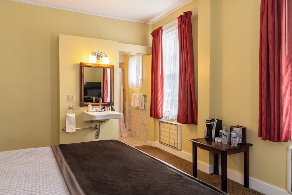 Standard King Room photo 2