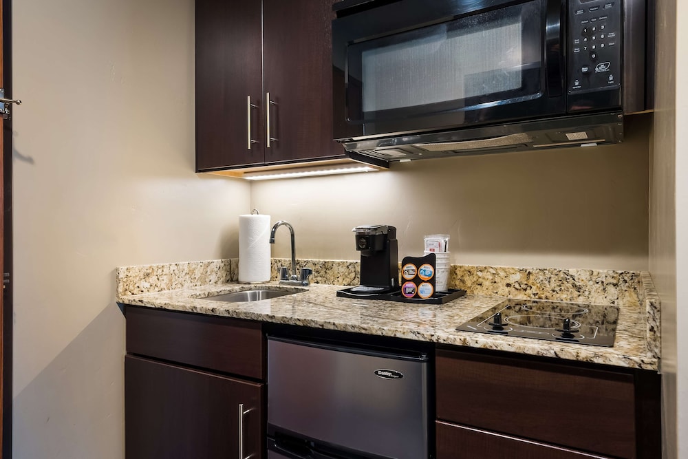 Standard Room, 1 King Bed, Accessible, Kitchenette photo 2