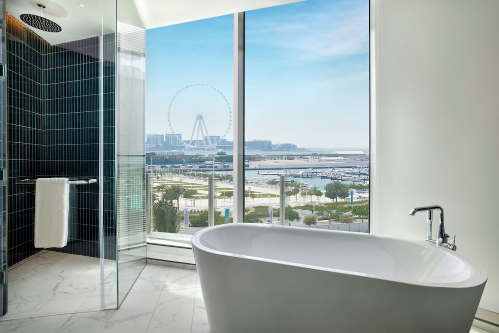 Deluxe Room, 1 King Bed, Balcony, Harbor View (Corner)