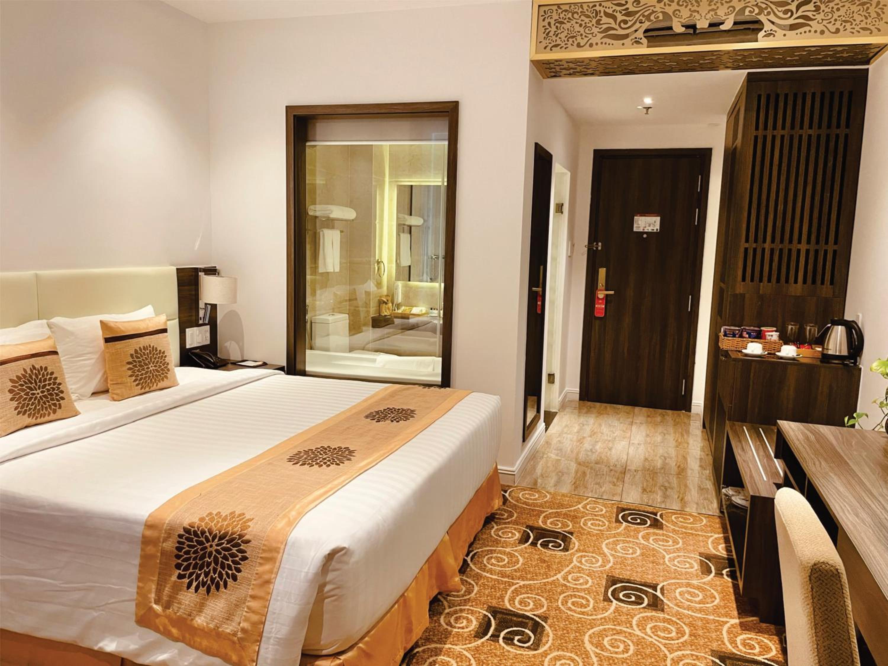 Standard Queen Room photo 2