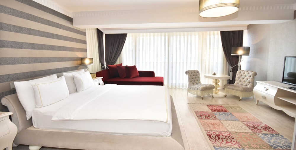 Panoramic Room, 1 Double Bed, Partial Sea View photo 3