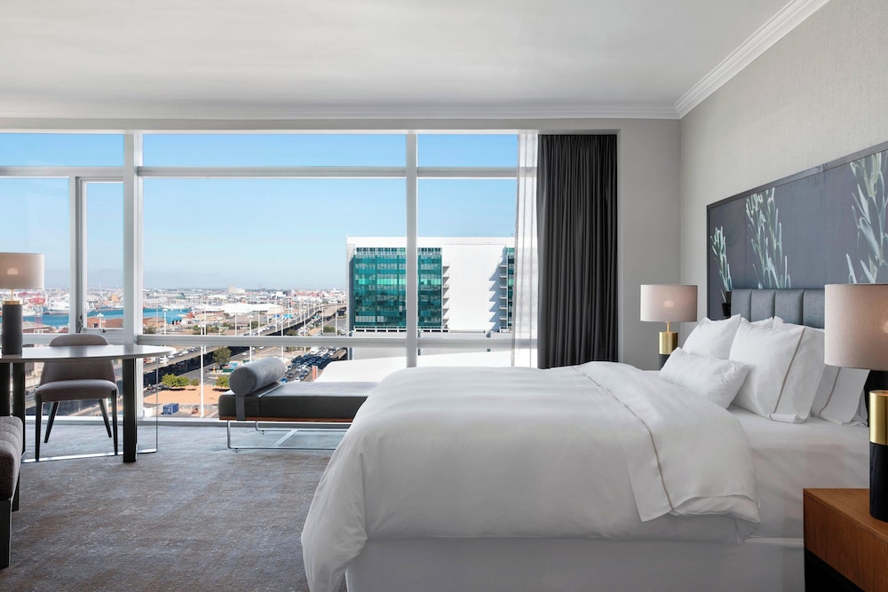 Executive Suite, 1 Bedroom - Photo 3