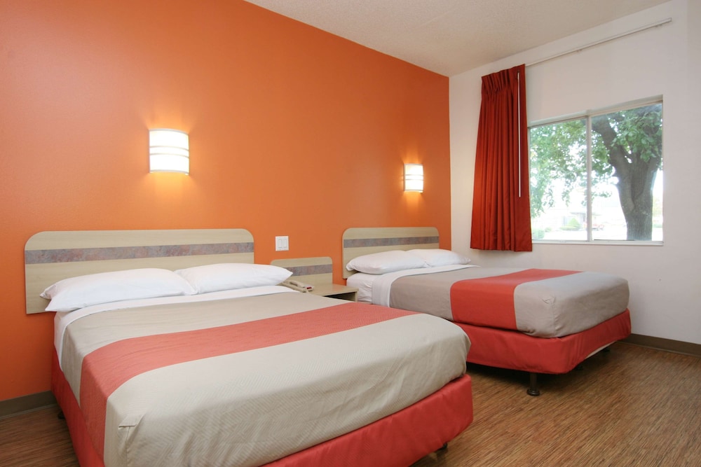 Standard Room, 2 Double Beds, Non Smoking photo 2