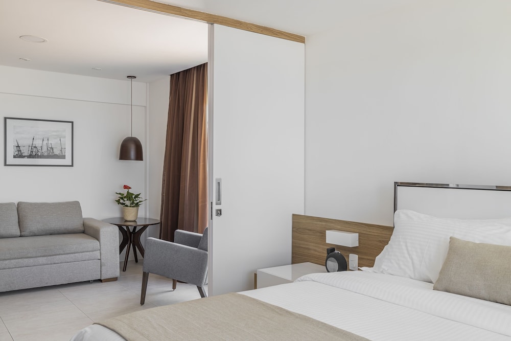 Suite (1) thumbnail 5