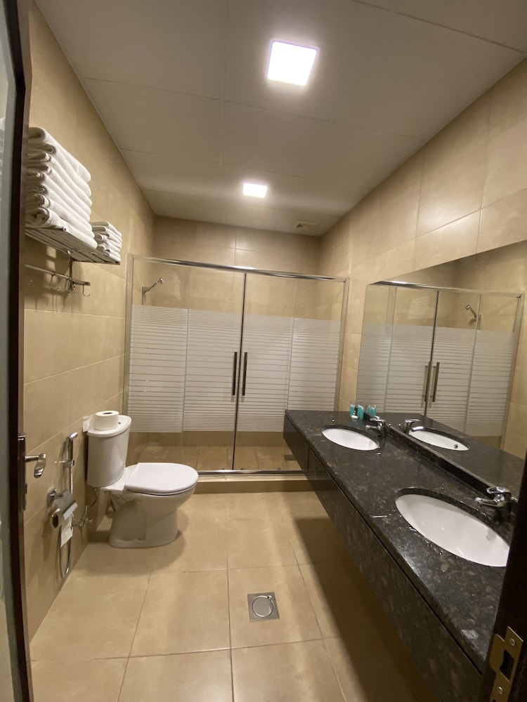 Deluxe Quadruple Room - Photo 5