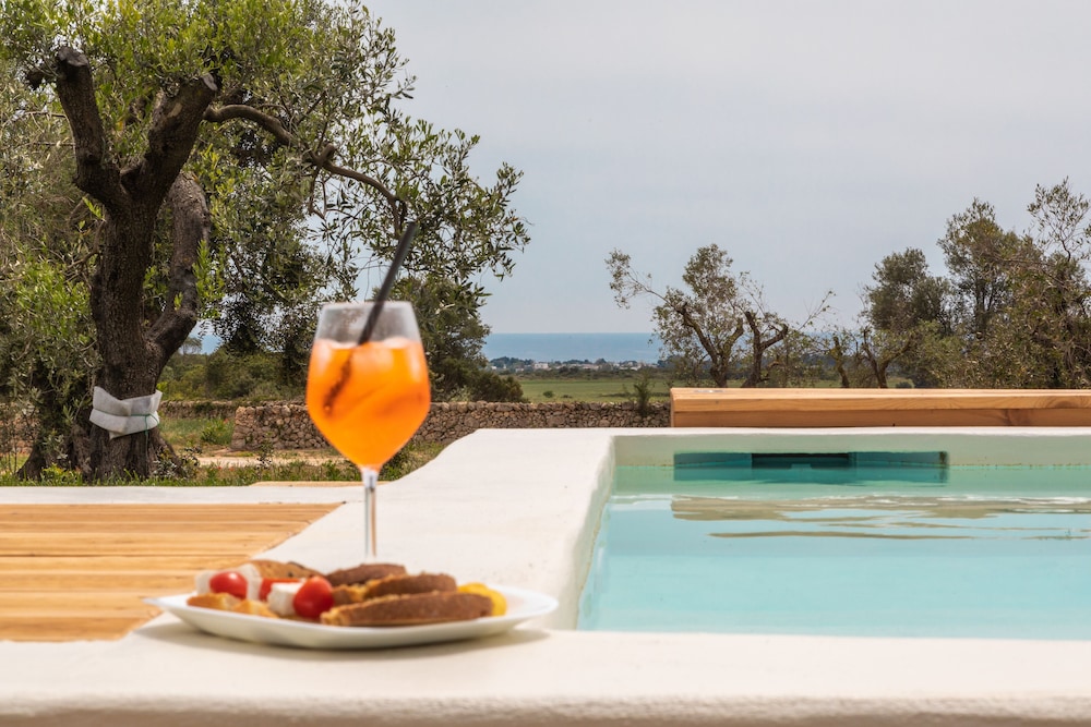 Superior Suite, Private Pool, Courtyard View photo 2