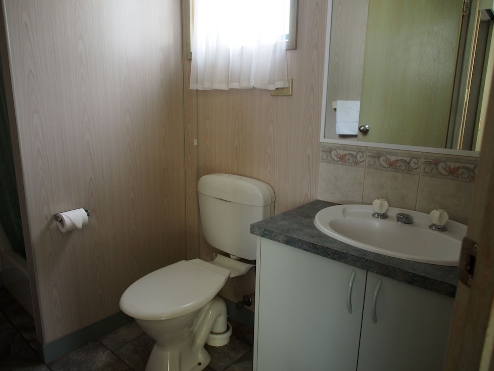 Standard Room, Non Smoking, Kitchenette (Ensuited 2 Brm Cabin) photo 2
