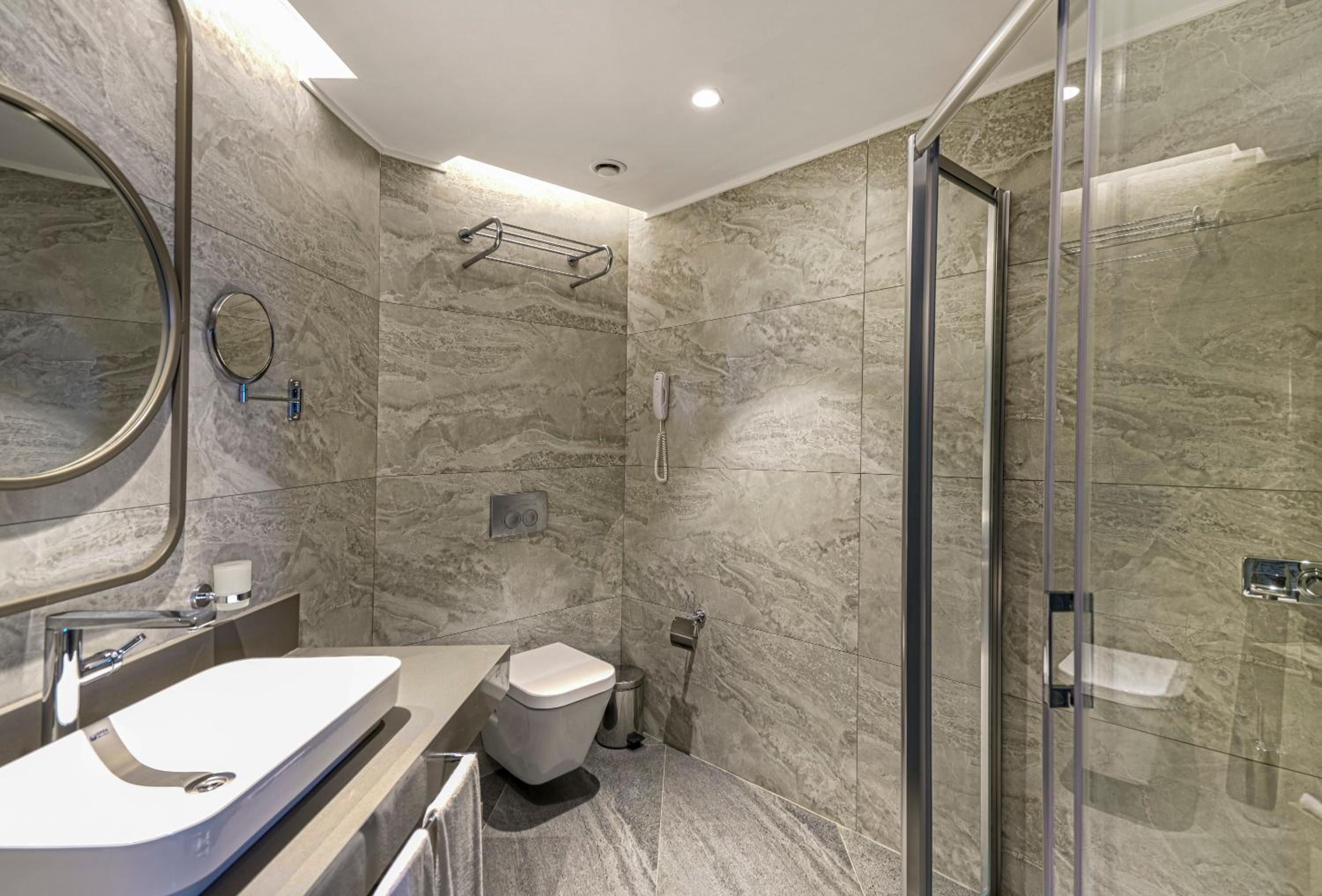 Double or Twin Room with Partial Sea View photo 3