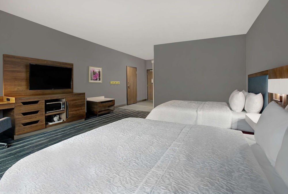 Room, 2 Queen Beds, Accessible (Hearing) - Photo 1