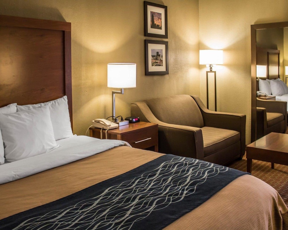 Room, 1 King Bed, Accessible, Non Smoking - Photo 6