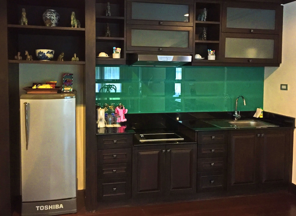 Suite, 2 Bedrooms - Photo 9
