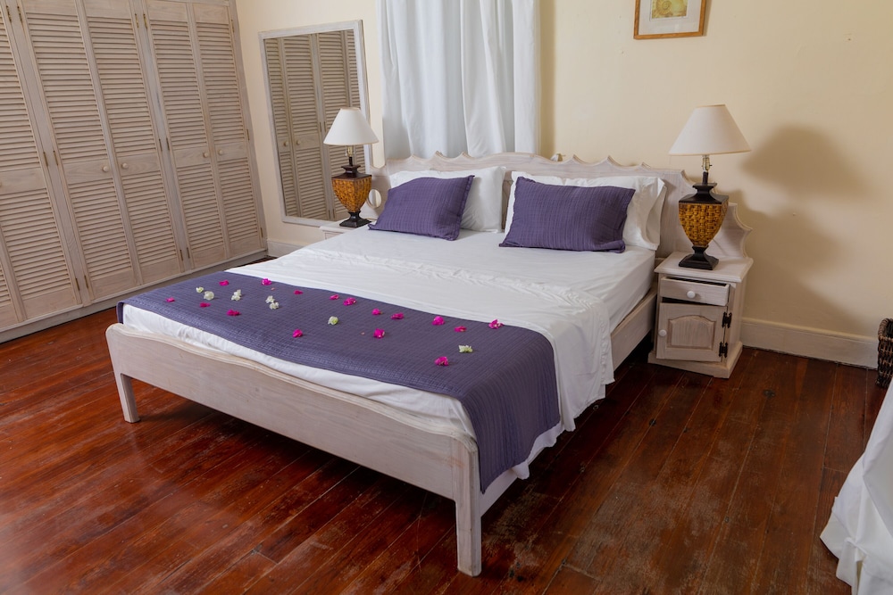 Deluxe One Bedroom Apartment B