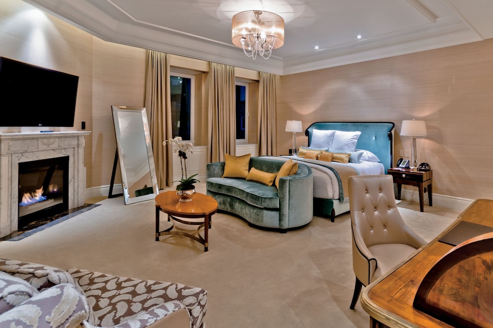 Royal Double Room with One Double Bed and 2 Adults Occupancy (Non Smoking)