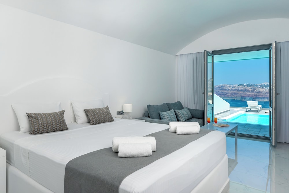 Junior Suite, Private Pool (Cliffside & Caldera View) - Photo 1