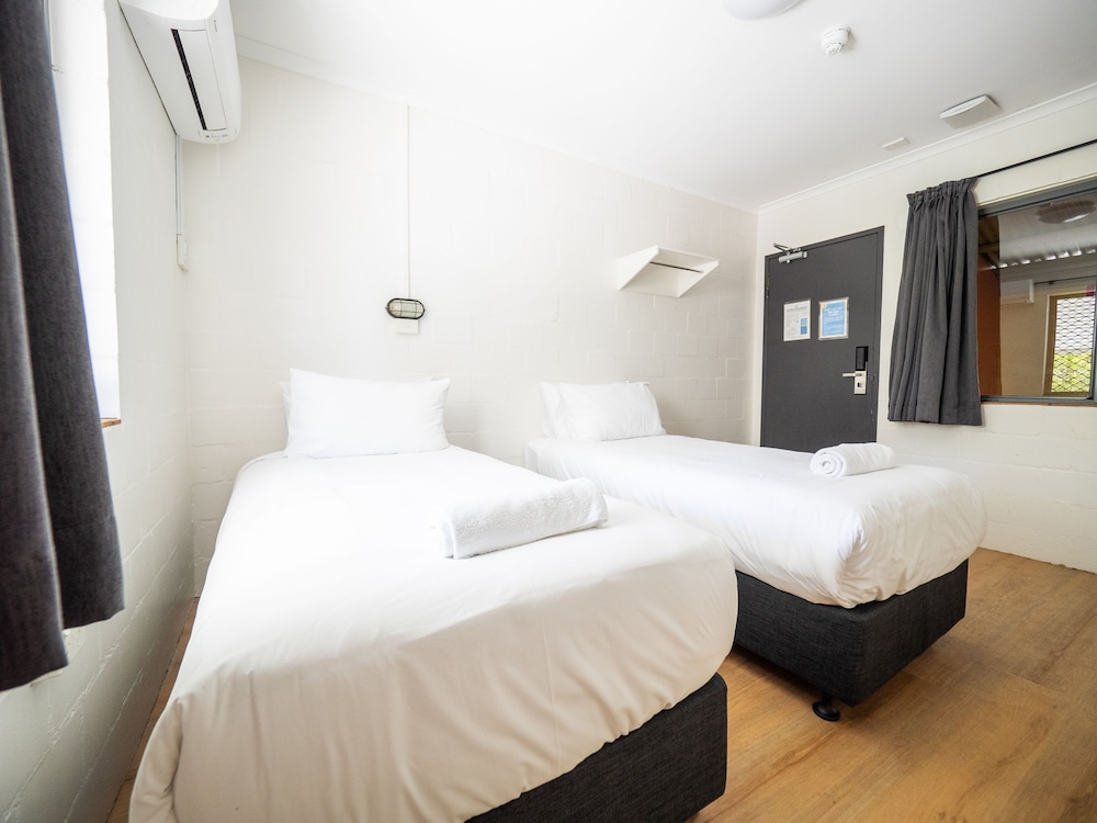 Premium Twin Room, Shared Bathroom photo 2
