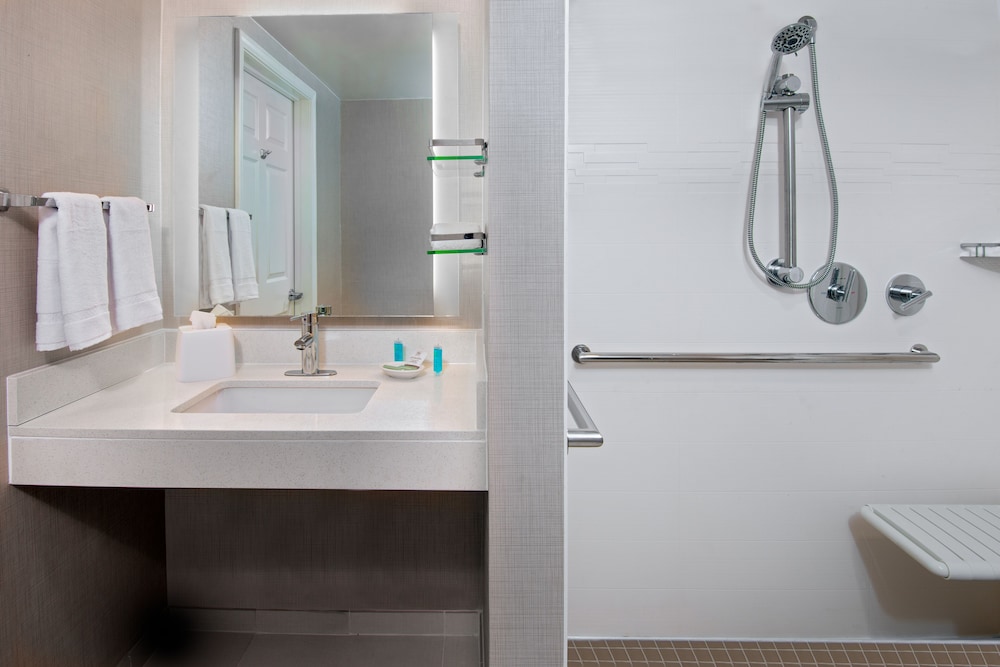 Suite, 2 Bedrooms (Hearing Accessible) - Photo 7