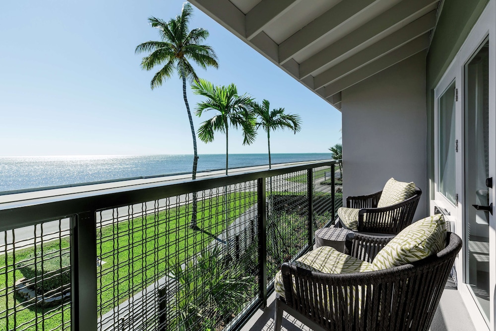 Room, 1 King Bed, Accessible, Ocean View (Mobility & Hearing, Roll-in Shower) thumbnail 5