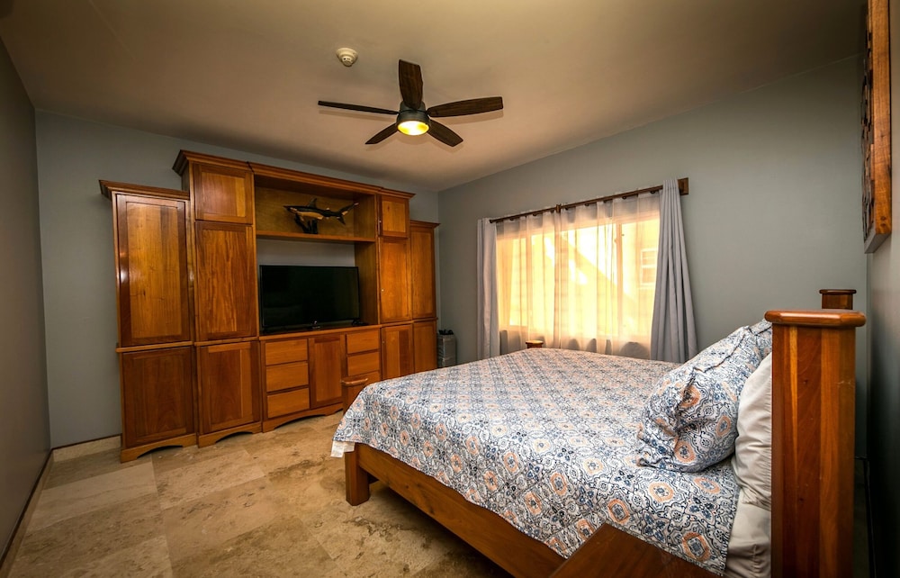 Luxury Condo photo 1