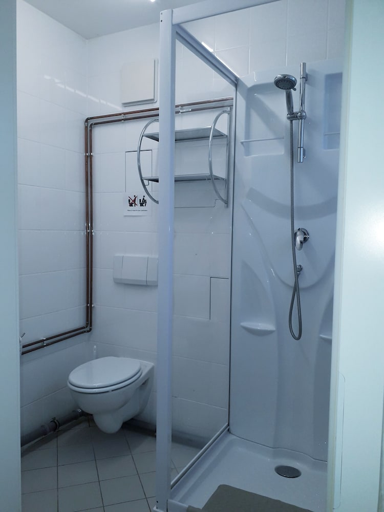 Economy Double Room, Shared Bathroom - Photo 6