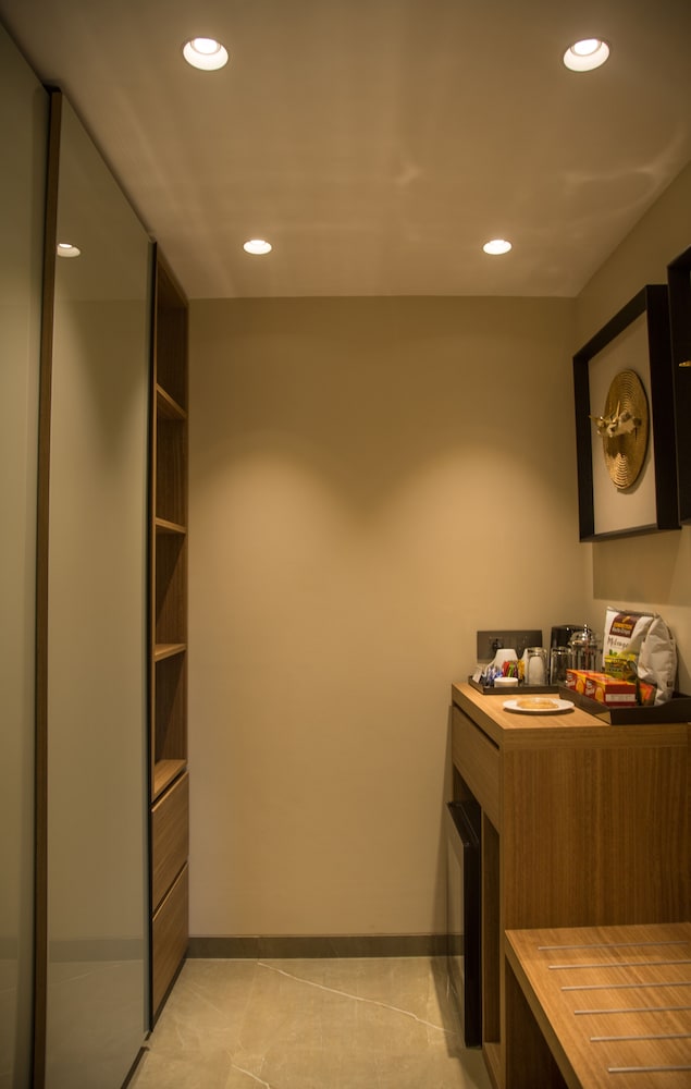 Lake View Suite - Photo 3