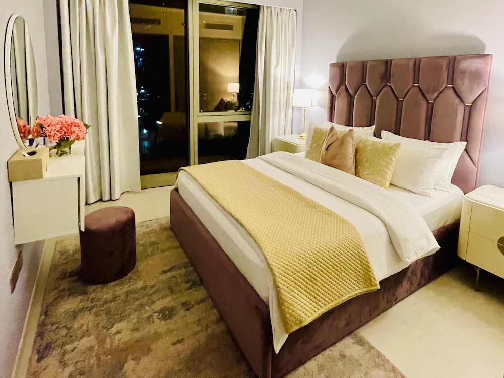 Luxury Apartment, 2 Bedrooms, Park View photo 3