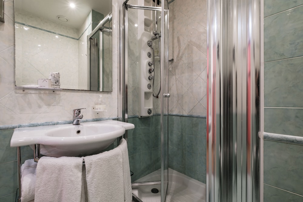 Triple Room - Photo 5