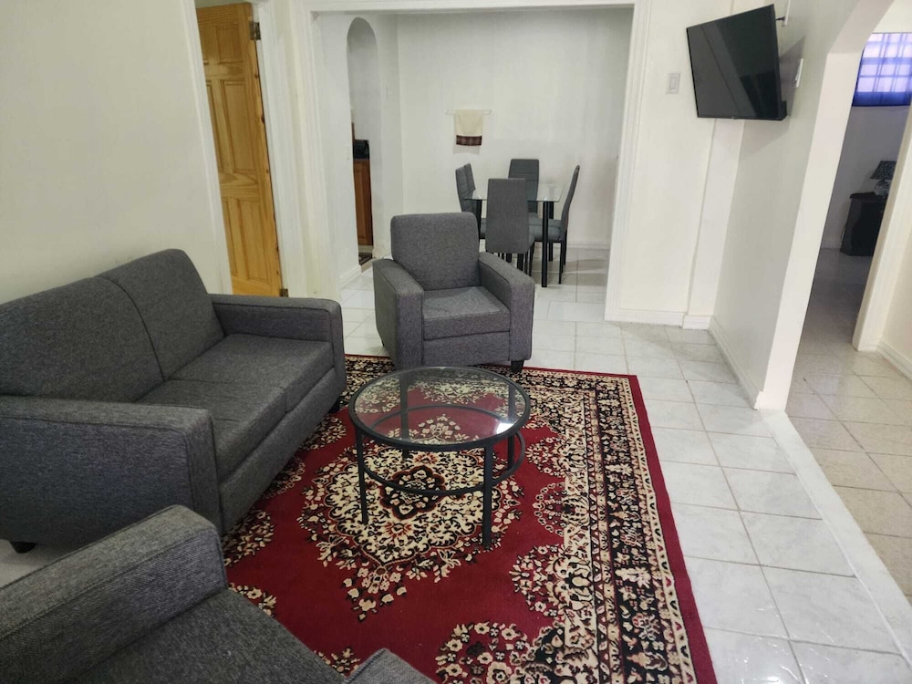 Luxury Apartment, 4 Bedrooms, Patio, Courtyard View photo 2