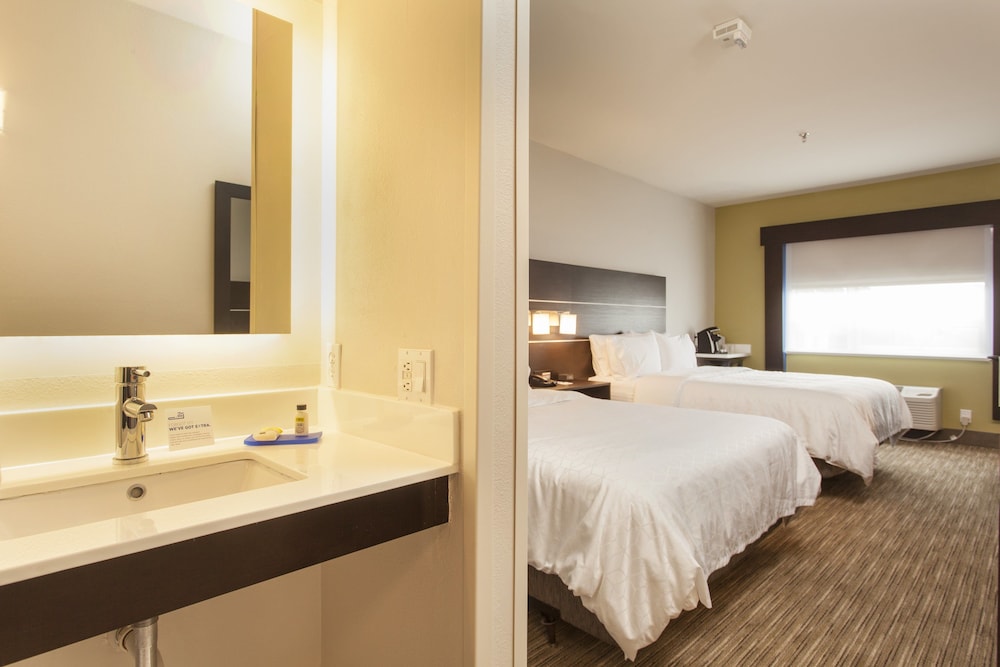 Standard Room, 2 Queen Beds, Accessible (Comm, Accessible Tub) photo 1