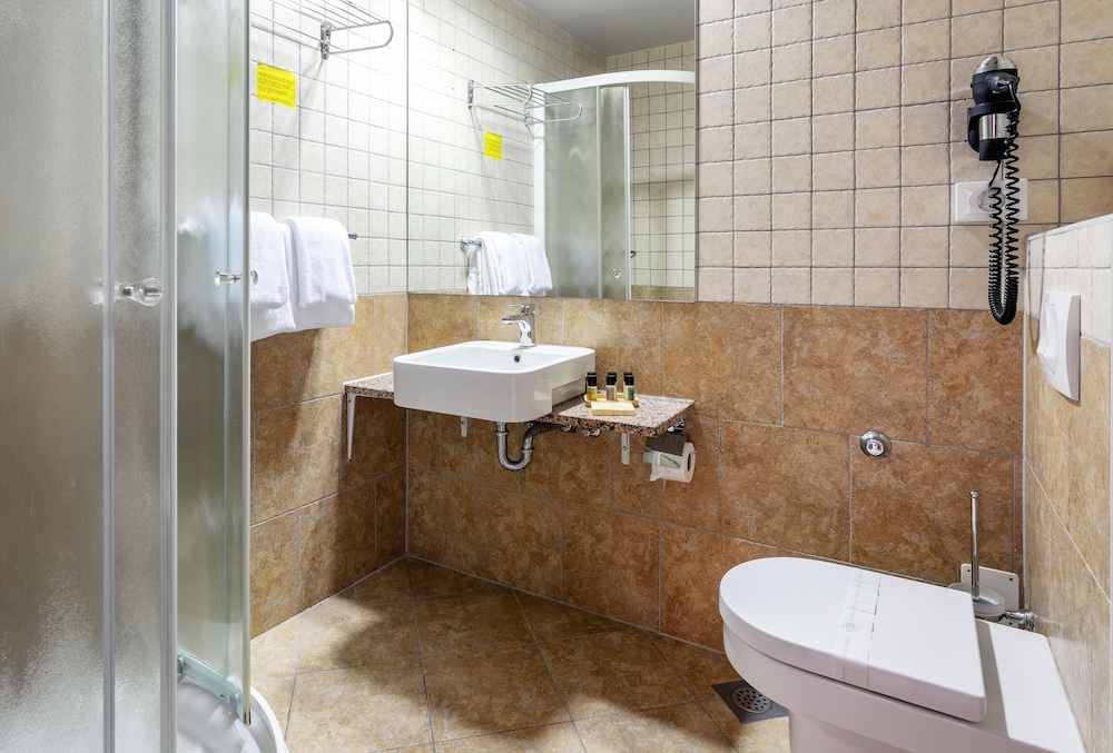 Superior room in annex building - Photo 8