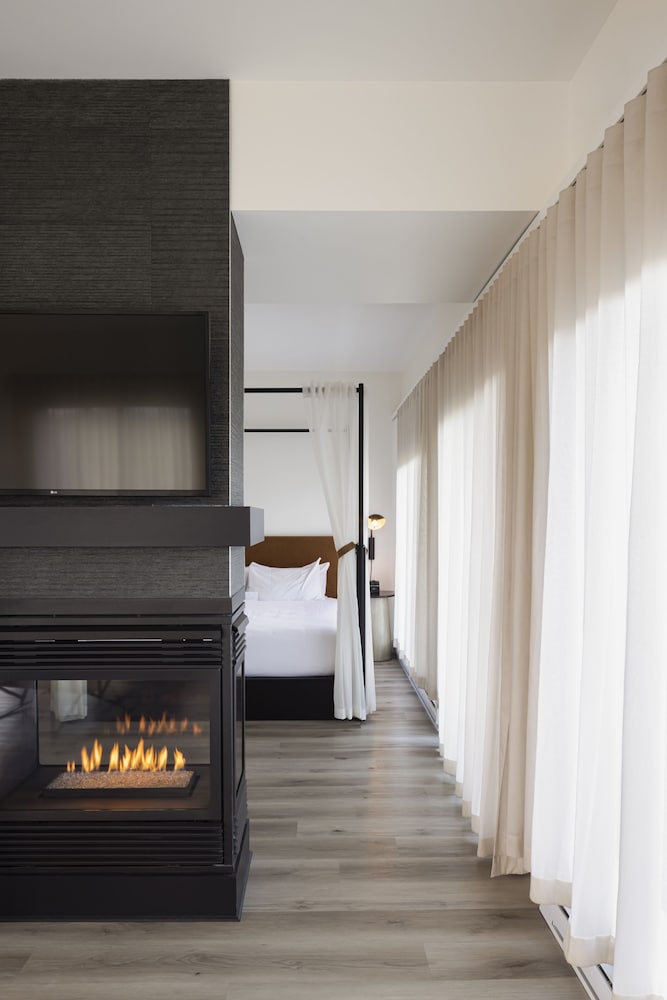 Panoramic Suite, 1 King Bed with Day bed, Lake & Garden View (Emotion) photo 2