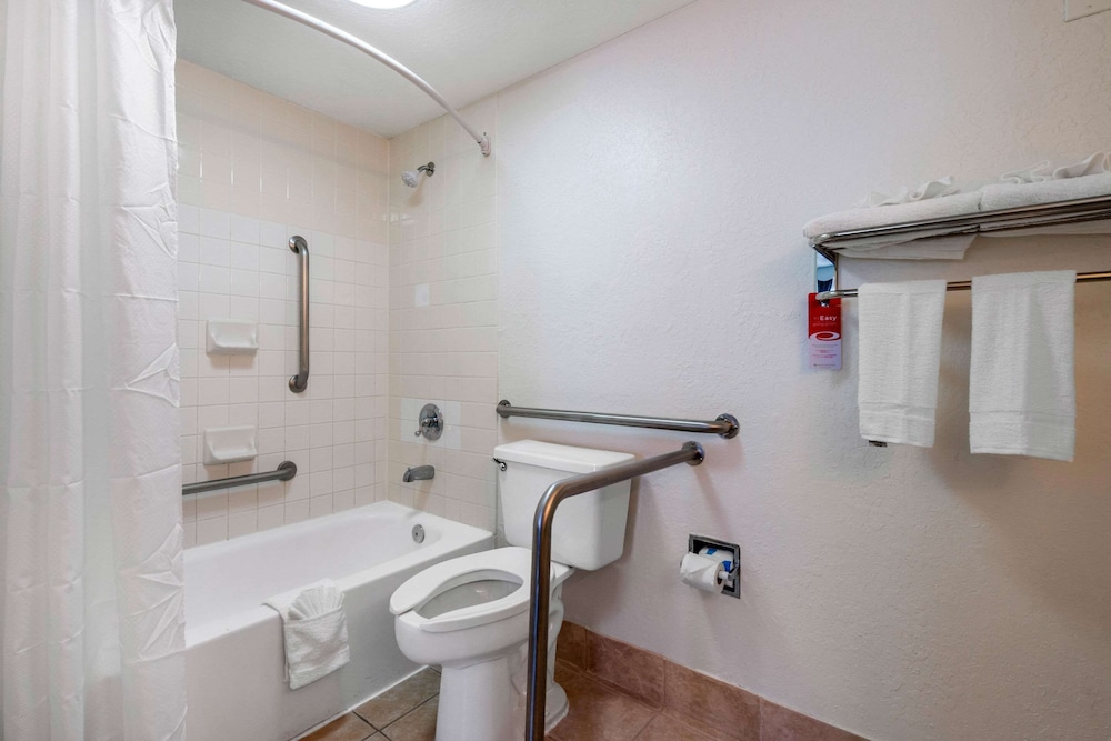 1 King Bed Accessible No Smoking - Photo 3