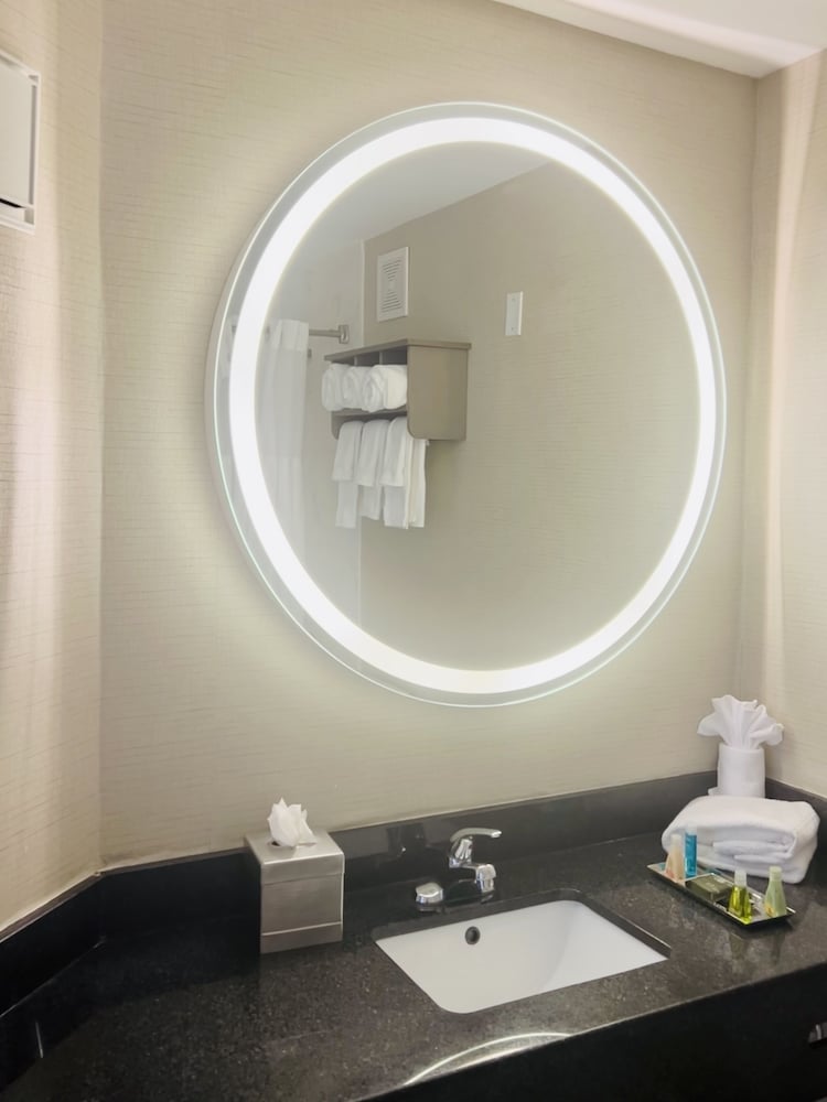 Suite, Multiple Beds, Accessible, Non Smoking (Upgrade) - Photo 4