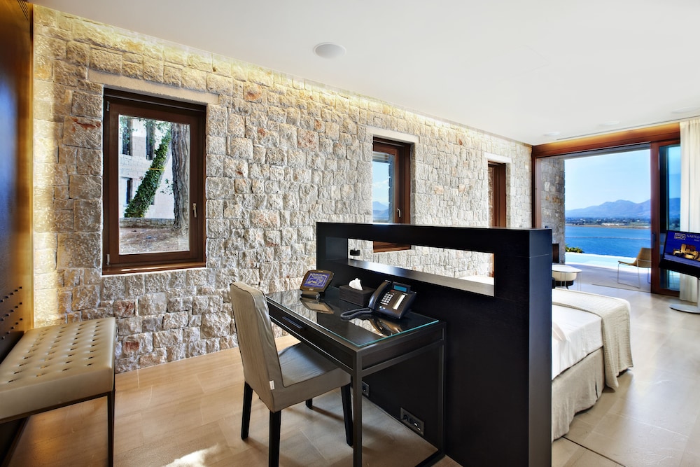 Luxury Bungalow, Private Pool, Sea View - Photo 1