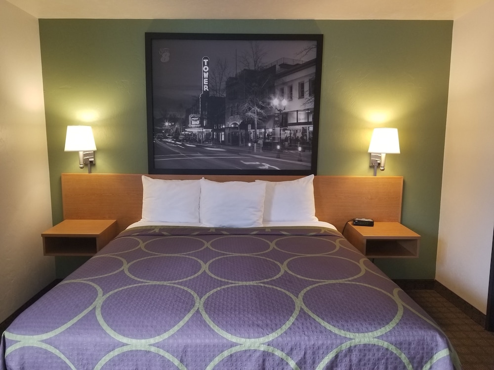 Room, 1 Queen Bed, Non Smoking (Pet Friendly) - Photo 8