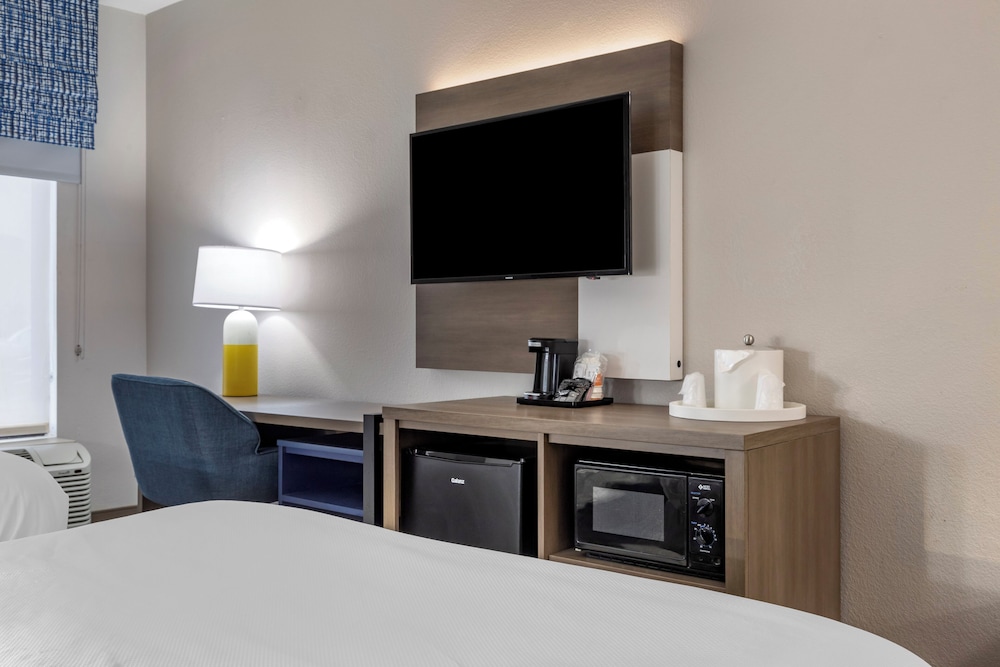 Room, 2 Queen Beds, Accessible, Non Smoking photo 2