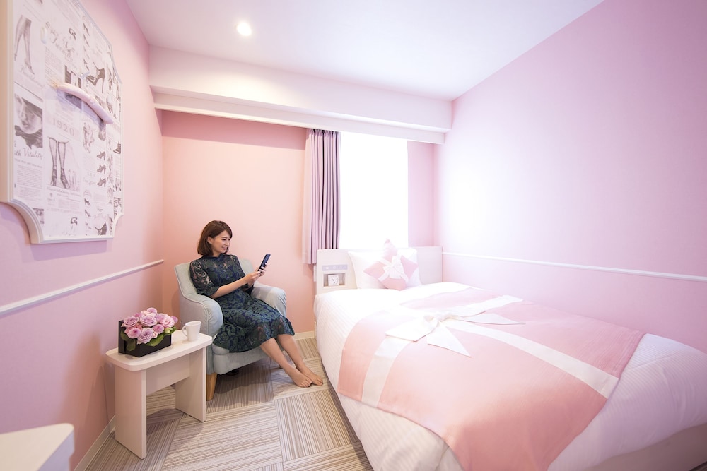 Standard Room, Female Only, Non Smoking (Top Floor, Shower Only)