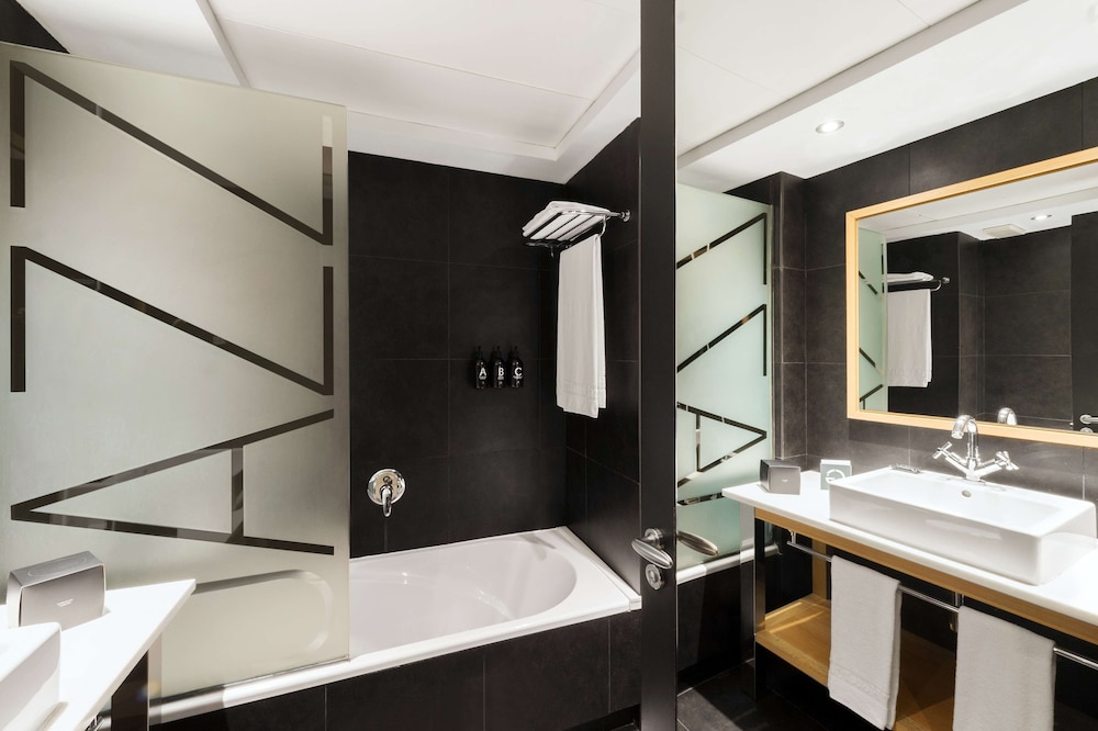 Superior Double Room Single Use photo 3