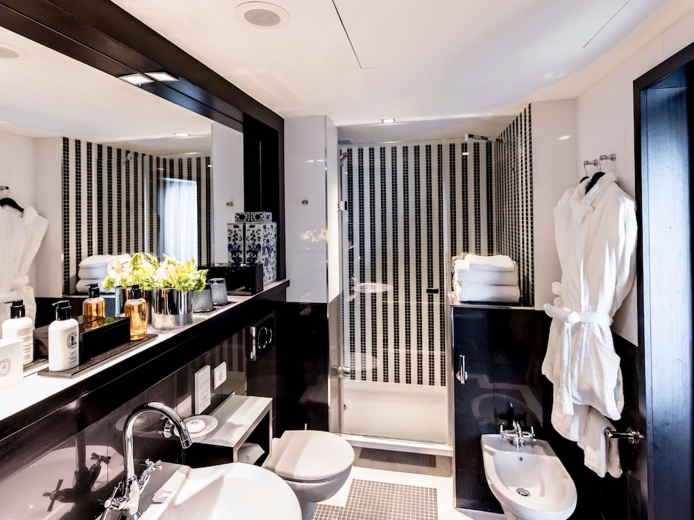 Suite, 1 King Bed, Terrace (Opera)