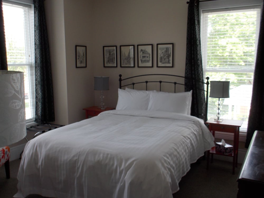 Suite, Queen Bed, Private Bathroom (Suite Four) photo 1
